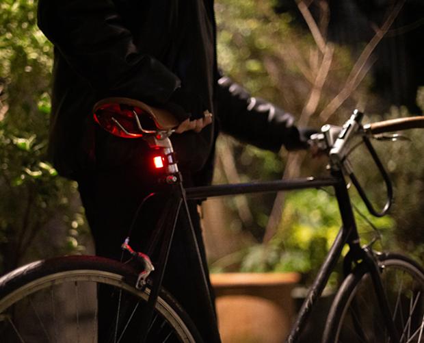 somabito ガイベルト guibelt 専用ライト付 忘れがちな自転車の後付けライト。ヘルメットでグルグル発電しよう