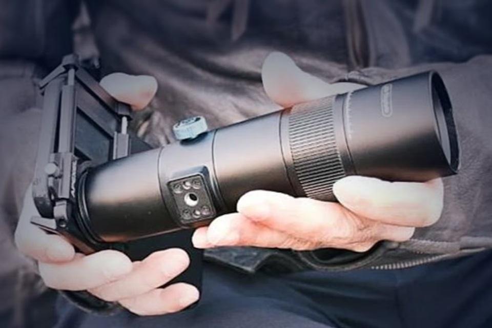 APL-30X スマートフォン用着脱可能30倍レンズ スマホにクリップするだけで望遠＆単眼鏡に。APL-30Xの仕事っ