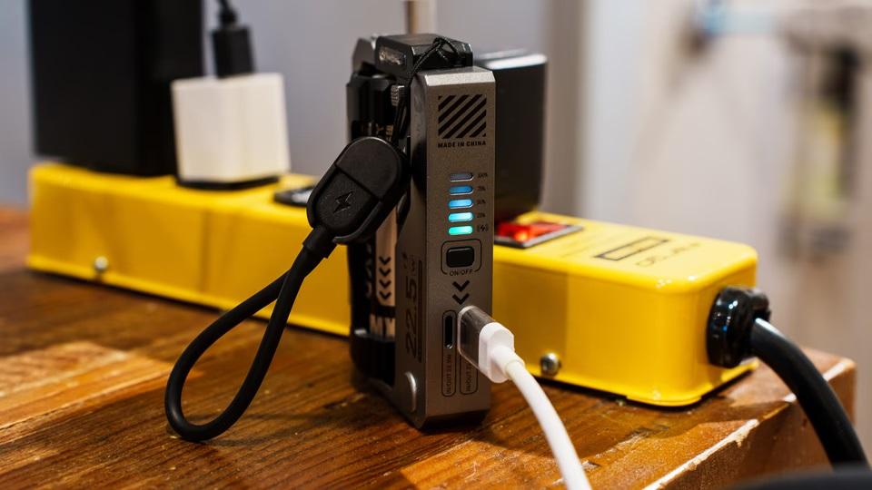 便利な3in1機能の双方向充電器。ガジェット好きのツボも突いてきてる