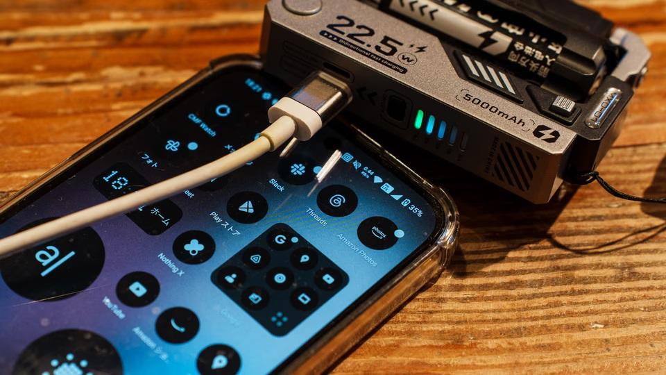 便利な3in1機能の双方向充電器。ガジェット好きのツボも突いてきてる