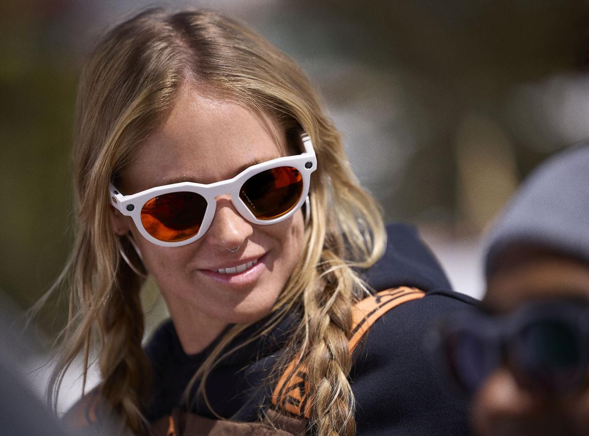 Ray-Ban Metaより性能アップの「Oakley Meta HSTN」が出るぞ 