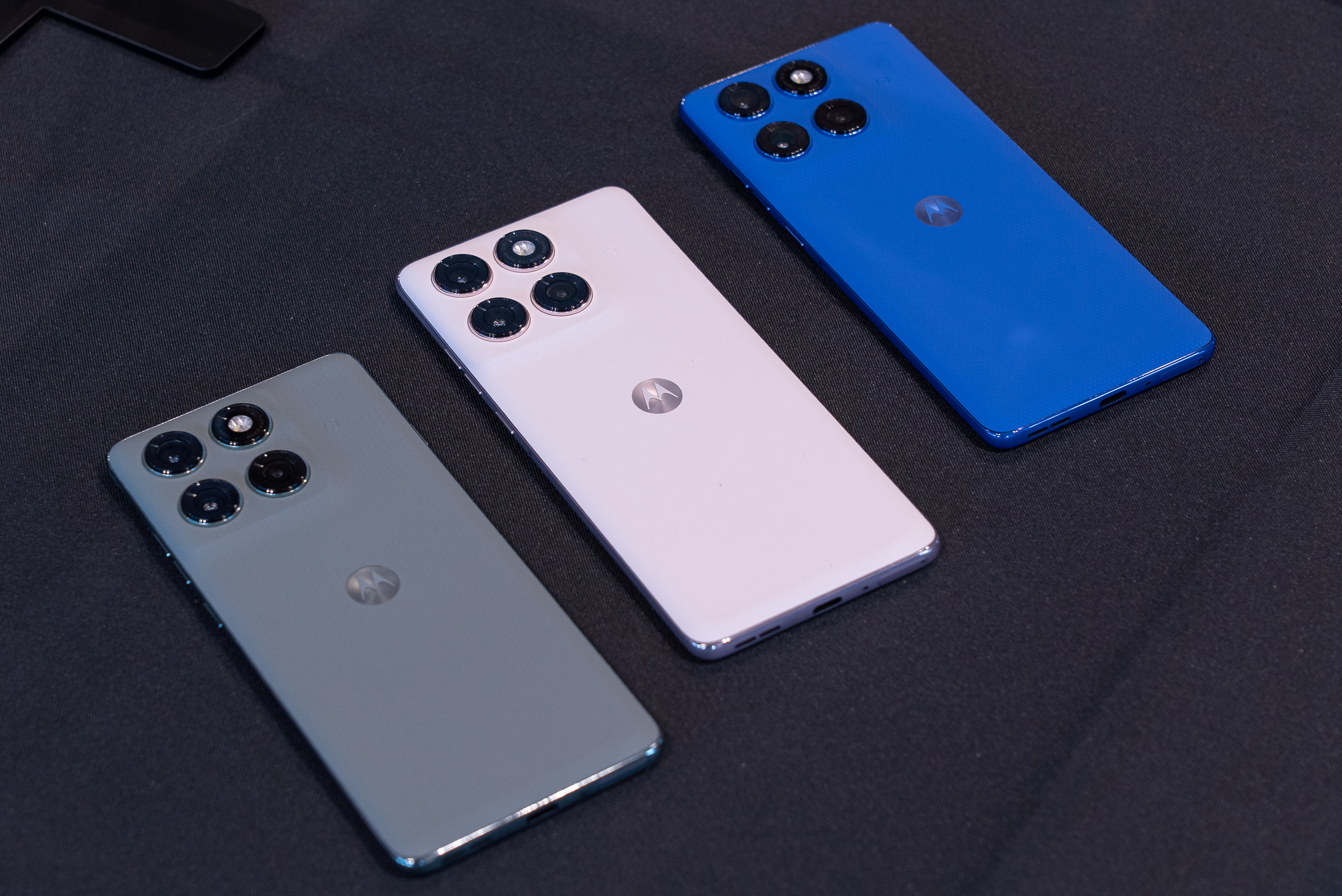 モトローラから「ちょうどいい高性能スマートフォン」。8万円で“十分に