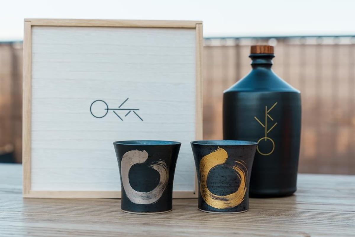 焼酎 STILL LIFE 347本限定。波佐見焼ボトルも美しすぎる、梅香る焼酎｢KYO｣の奥深さが