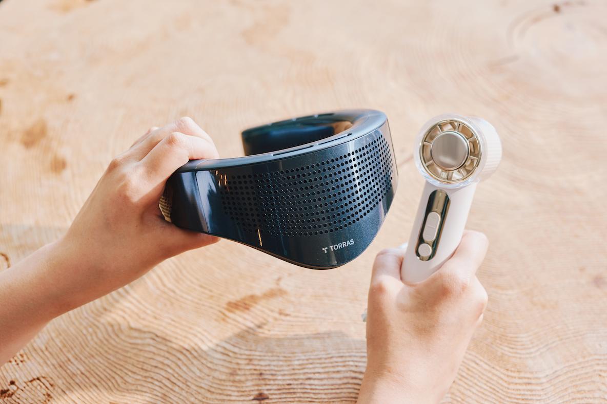 酷暑だし、そろそろ分明の利器に頼ろう。着けてみると意外と違和感ないな...