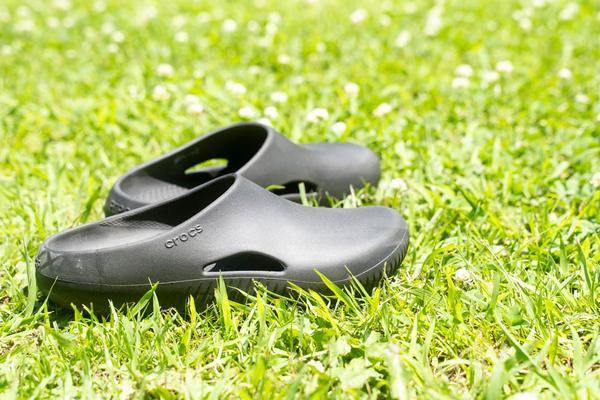 クロックス crocs【メンズ レディース サンダル】Mellow Tide Recovery Slide/メロウ タイド リカバリー スライド｜## Crocs グレー サンダル オープントゥ リカバリーメロウ