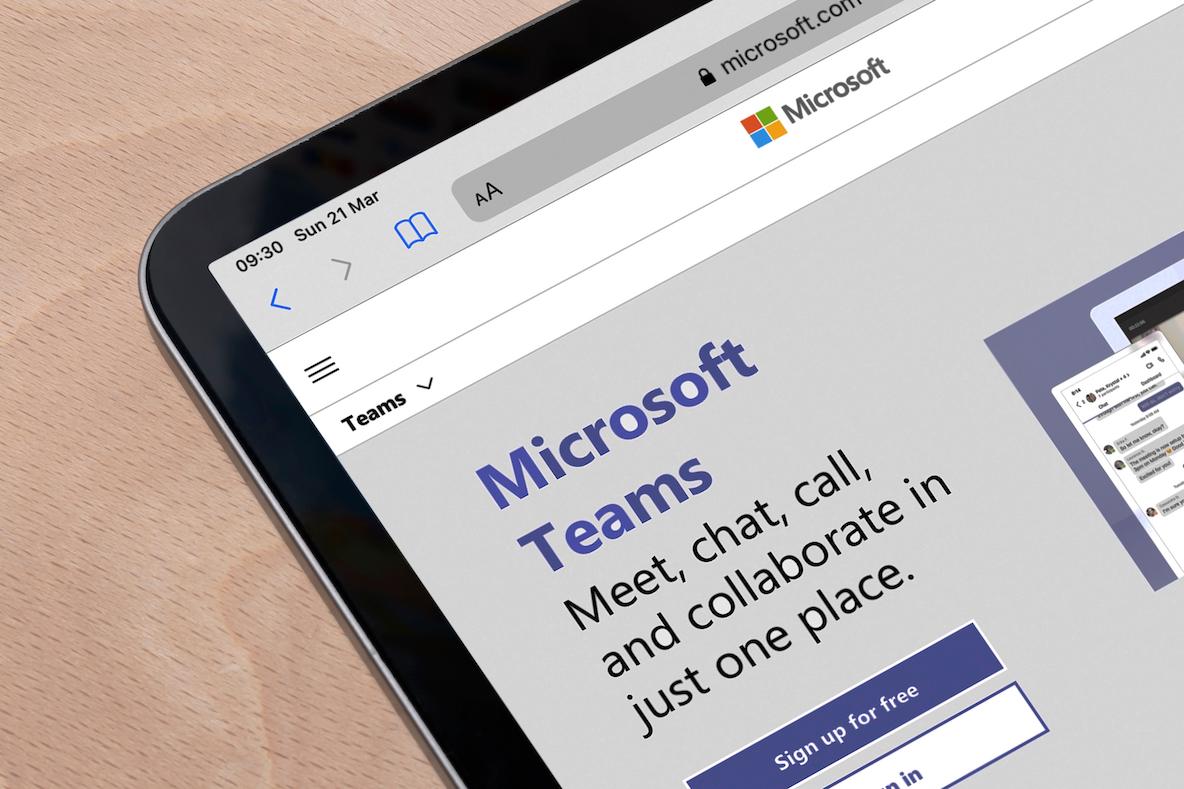 Microsoft Teamsでリアルタイムの自動翻訳。会議やチャットでサクッと使えます