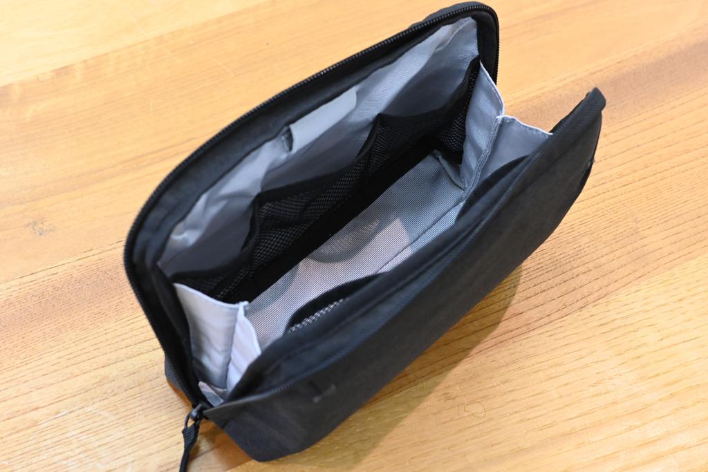 なんだ、このちょうどよさ。ガジェットポーチでお悩みなら「BIZRACK