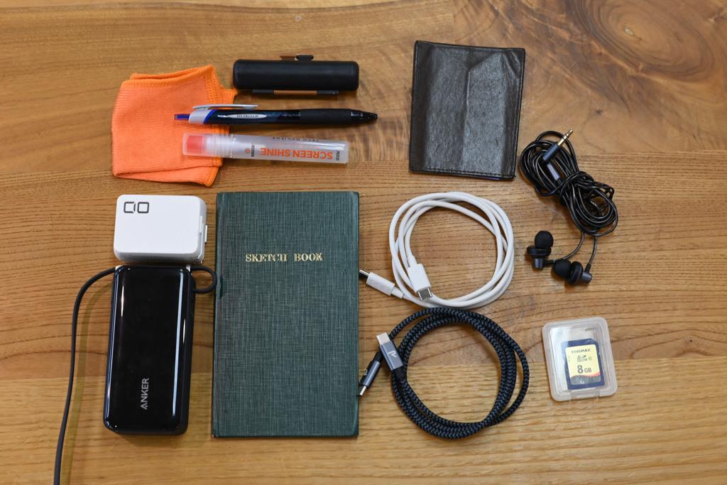 なんだ、このちょうどよさ。ガジェットポーチでお悩みなら「BIZRACK