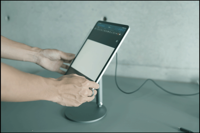 置くだけ充電と柔軟な角度調整が秀逸！｢REDBEAN P2｣はiPadの戦闘力が
