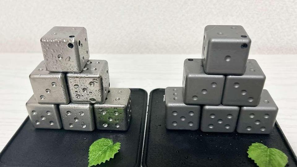 いま大人気のアイスキューブ。チタン製のちょっとリッチなやつ見つけ