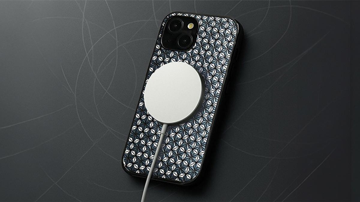 iPhoneアクセサリー ma iPhoneを飾る伝統和柄。職人手染めの“粋”な一点物本革ケース