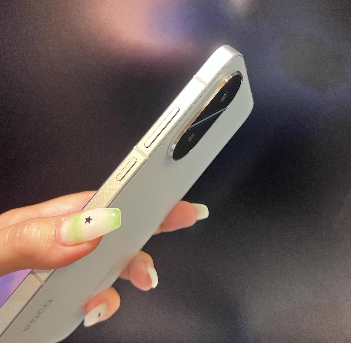 シャオミの新作スマホ。5万円台でゲームもサクサク、AIで最適化