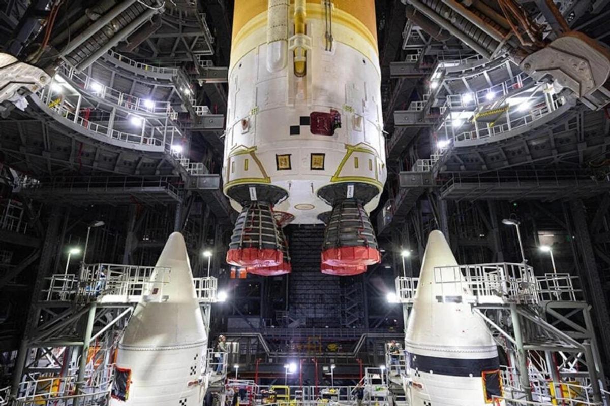 スペースシャトル 超大型ロケットSLS、スペースシャトルの「心臓」を引き継いで月へ