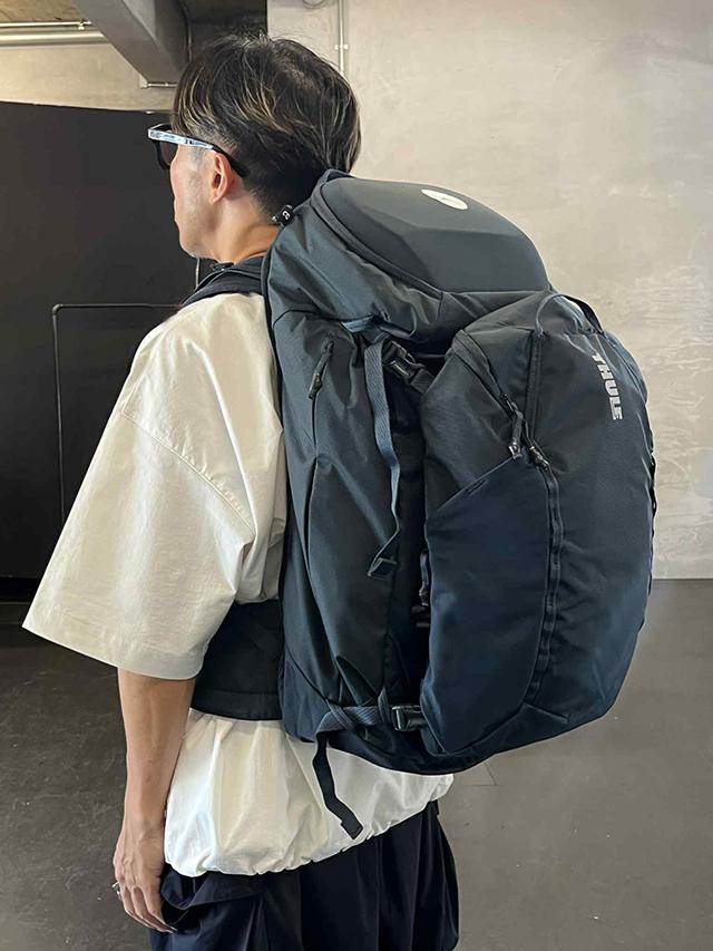 THULEのバックパックは旅行に最適。付属のサブバッグで防犯対策と両手