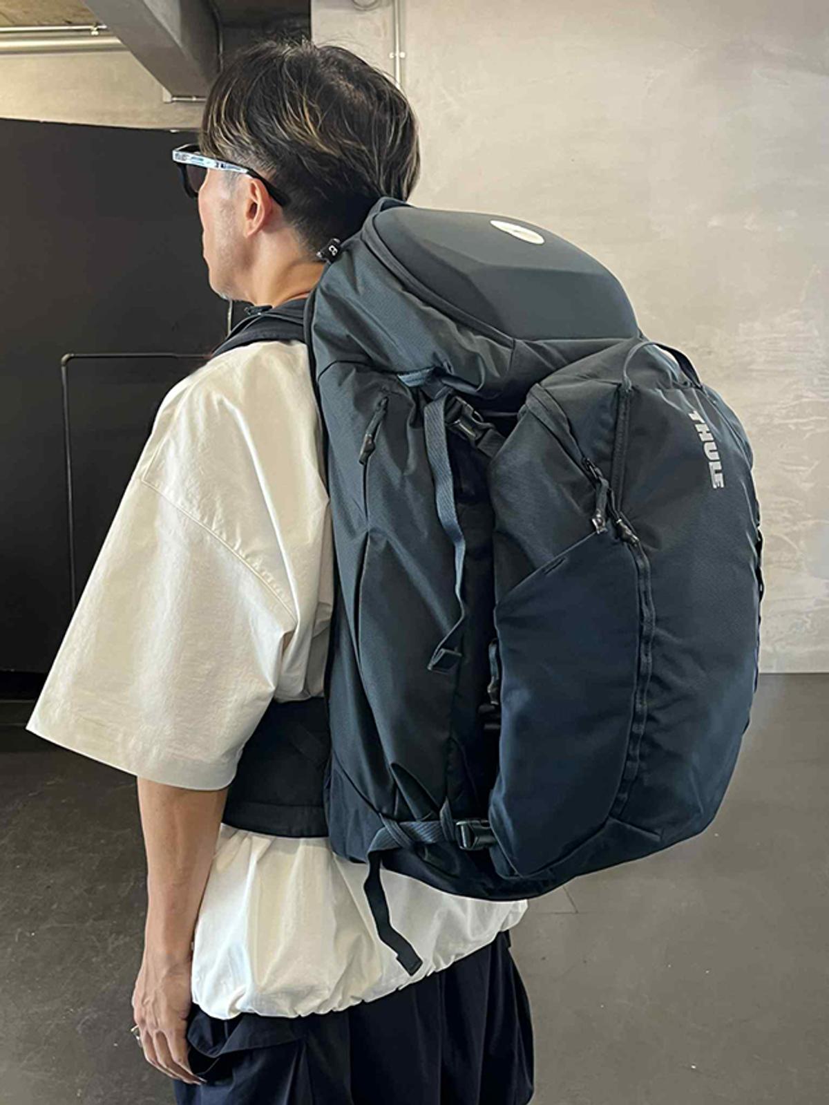 THULEのバックパックは旅行に最適。付属のサブバッグで防犯対策と両手 