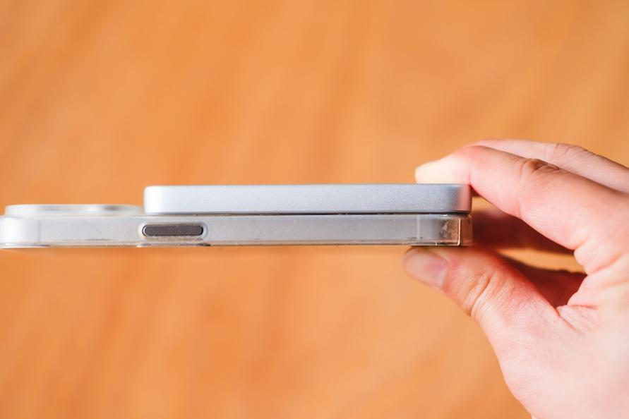 CIOの「スリムすぎるモバイルバッテリー」。日常使いにここまで