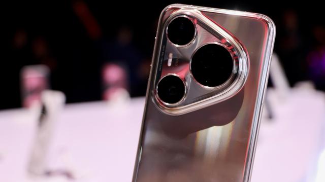 もはや異次元。エグいほどズームできるスマホ｢Pura 80 Ultra｣を