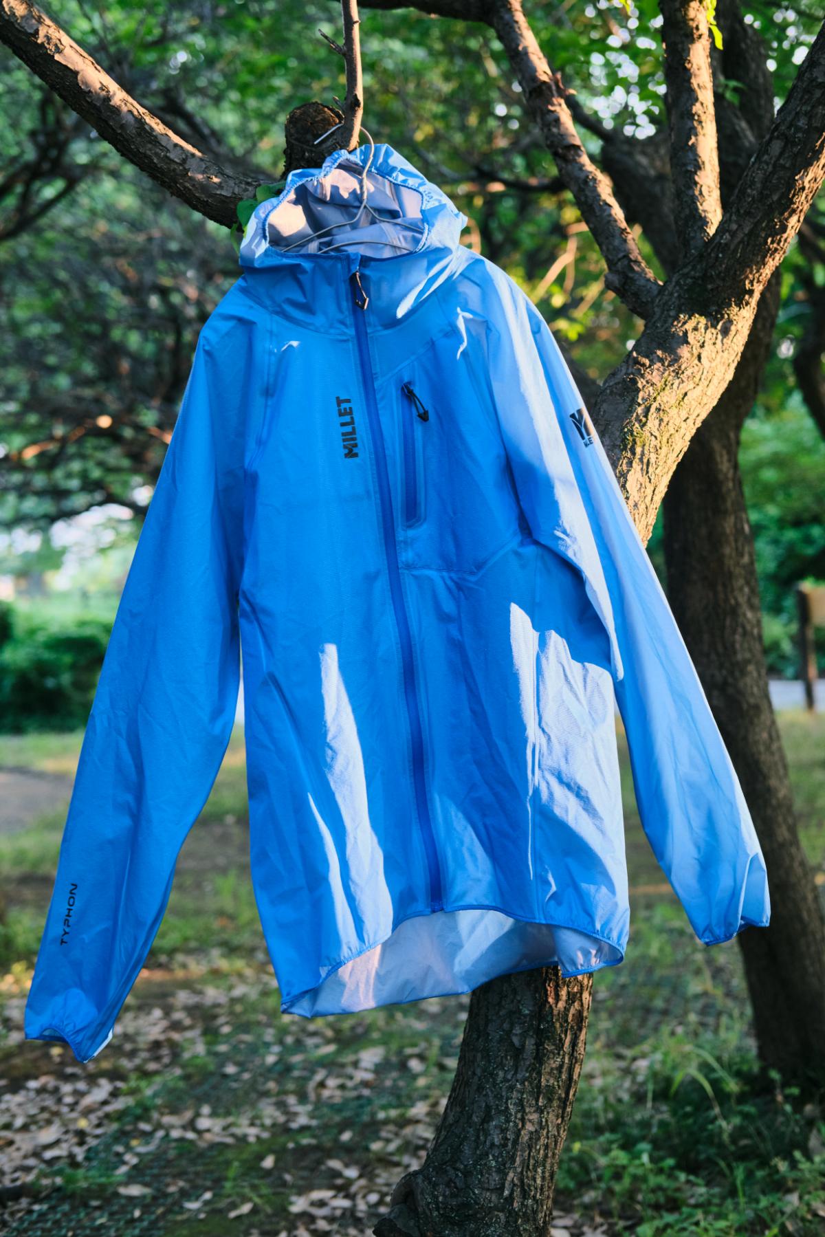 劇的に軽く薄い。なのに豪雨を凌駕する最新＆最強スペックのレイン