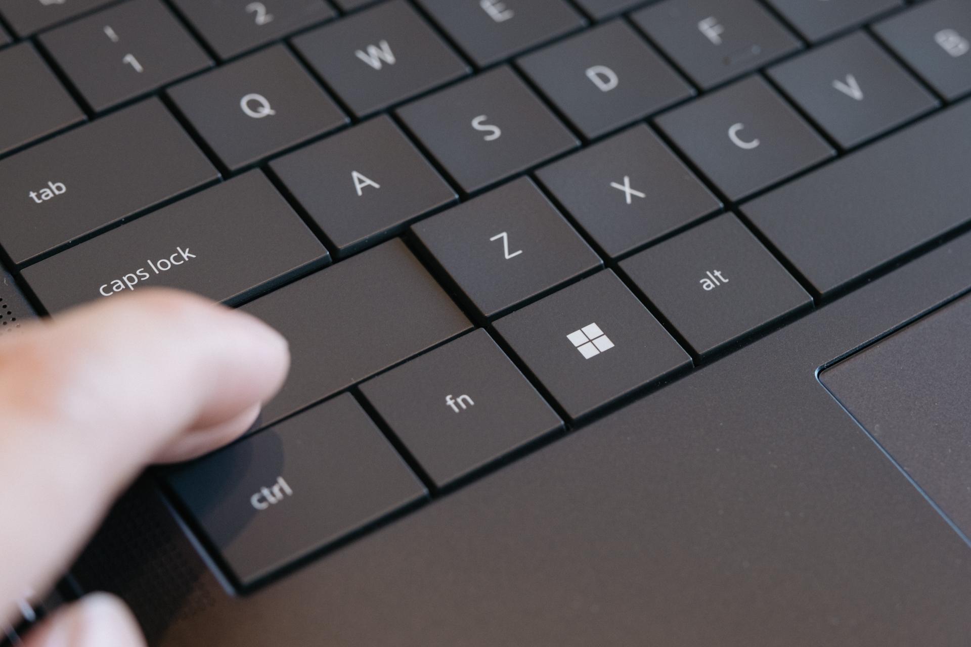 18インチの巨大AI PC。これなら何でも生み出せる気がする