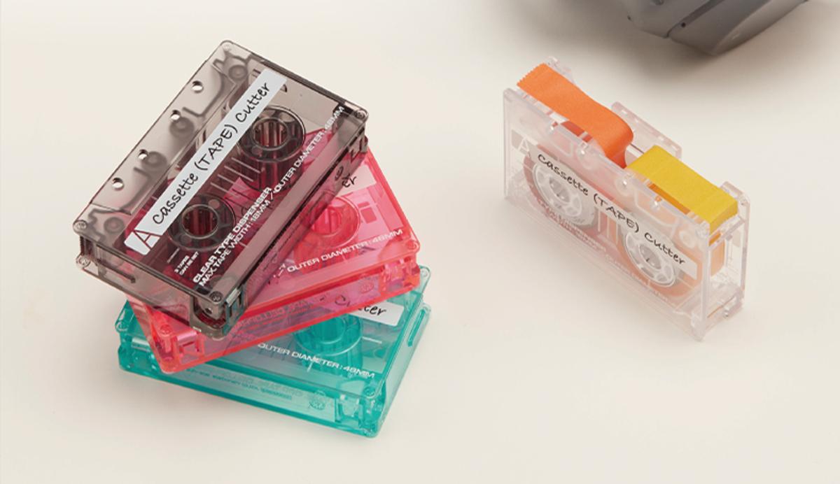 文具にレトロの波、到来。粘着テープをカットするカセットテープ 