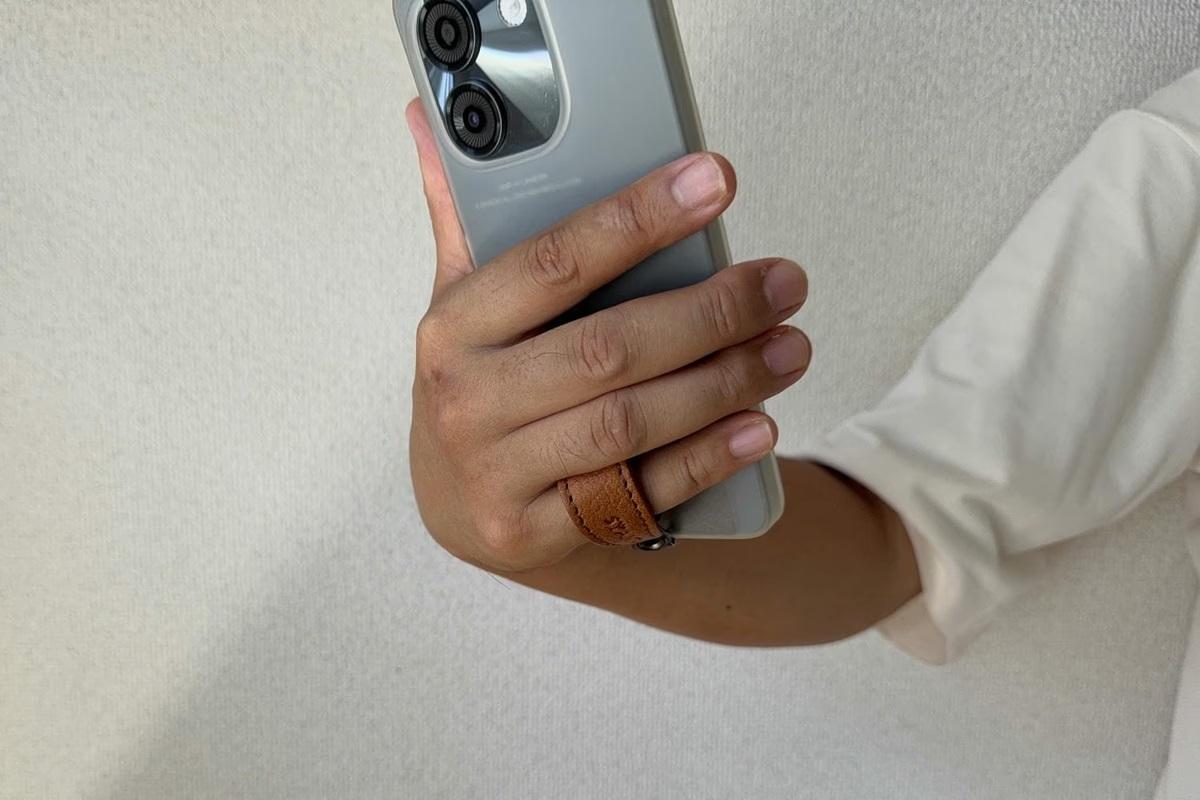 指も首も快適に。スマホの持ち方を握って支える��からふわりと吊るすにシフトするスマホリングSYANTO Ring Connect ジビエ