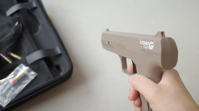 大人がどハマりするシューティングゲーム。｢おもちゃでしょ？｣の想像を