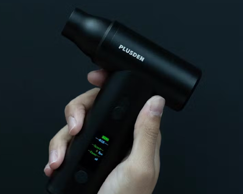 デスクに馴染むのにキャンプでも活躍。毎日のちょっとした掃除はミニ