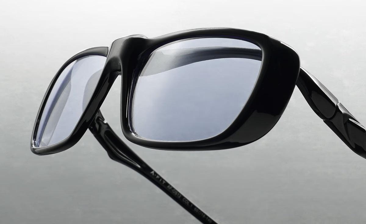 眩しさを軽減しつつも視認性は維持するメガネの上からかけるサングラスAF-OS12D