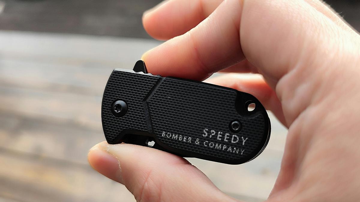 G10×SUS440C鋼の"ガチ"仕様が超ミニサイズに。ギミックも楽しいナイフSPEEDY