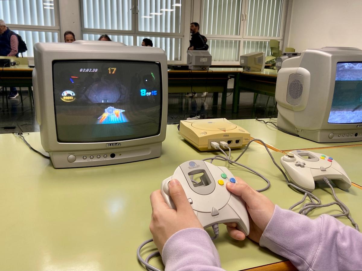 レトロゲームを限りなく当時に近いかたちで遊ぶ方法 | ギズモード