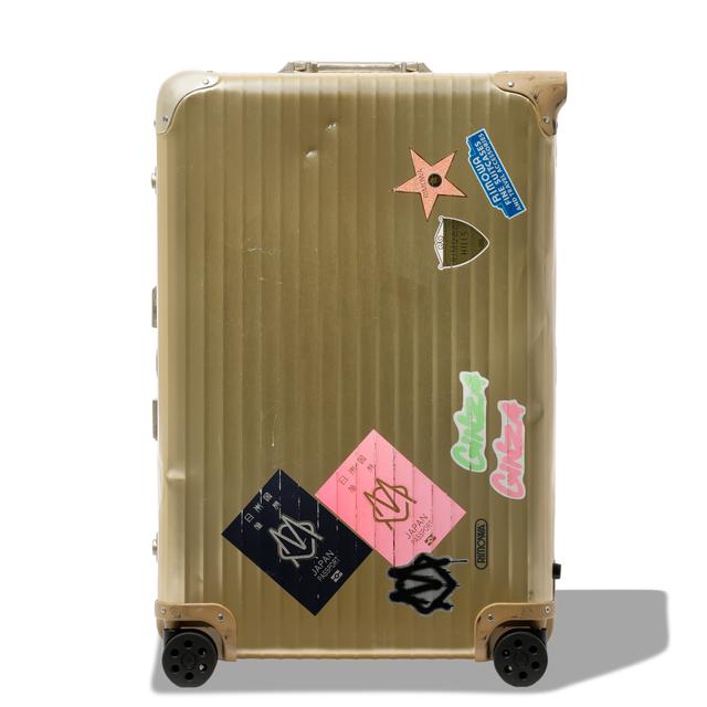 使い込まれた｢一点モノ｣のリモワが手に入る。“ボロボロスーツケース”っ