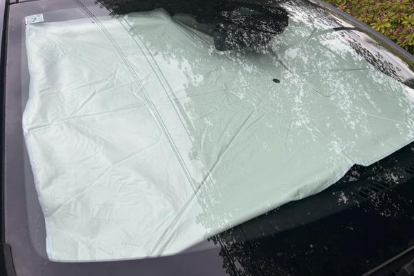 冷房だけじゃ物足りん…！ クルマの中をまんべんなく涼しくするアイテム