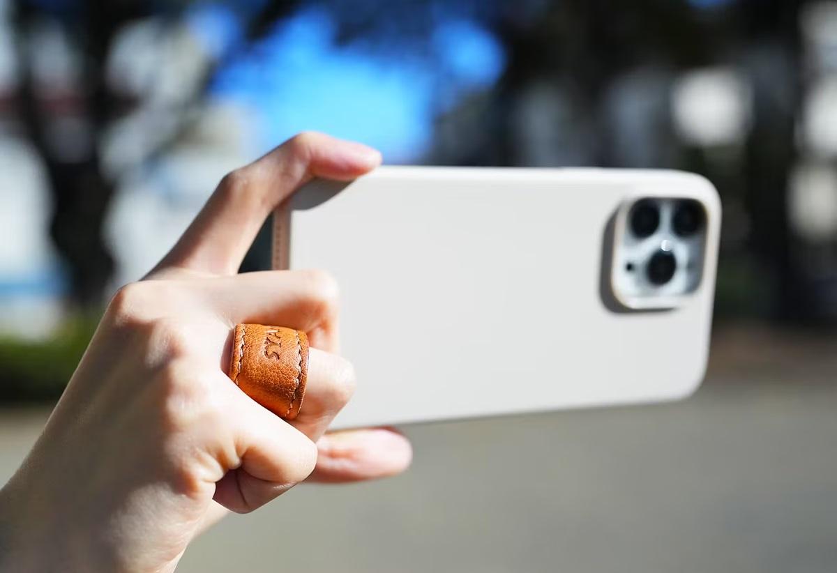 鍼灸師が開発。鹿革を使った0.6mmのスマホリングSYANTO Ring Connect