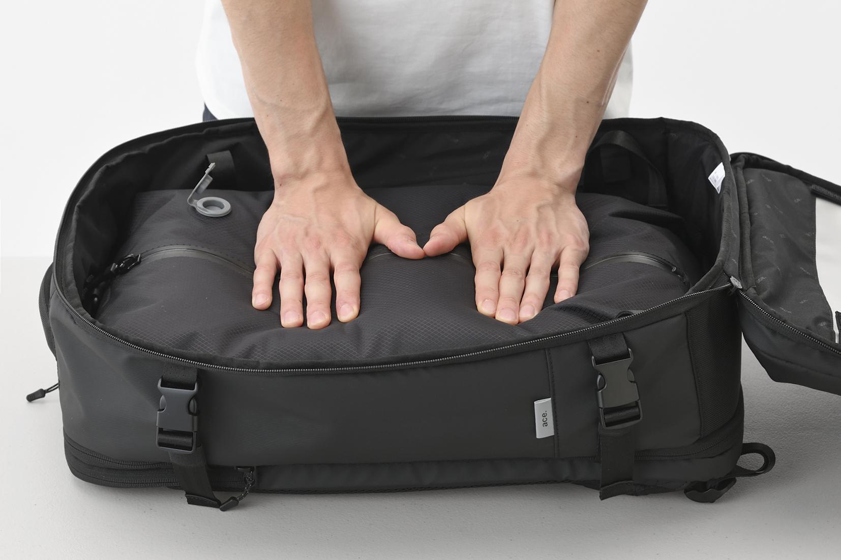 荷物は圧縮、心は解放。“スペパ”を追求した超多機能バックパック