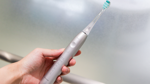 歯ブラシマニアな私も納得。“タタキ”もこなすパナソニックの電動