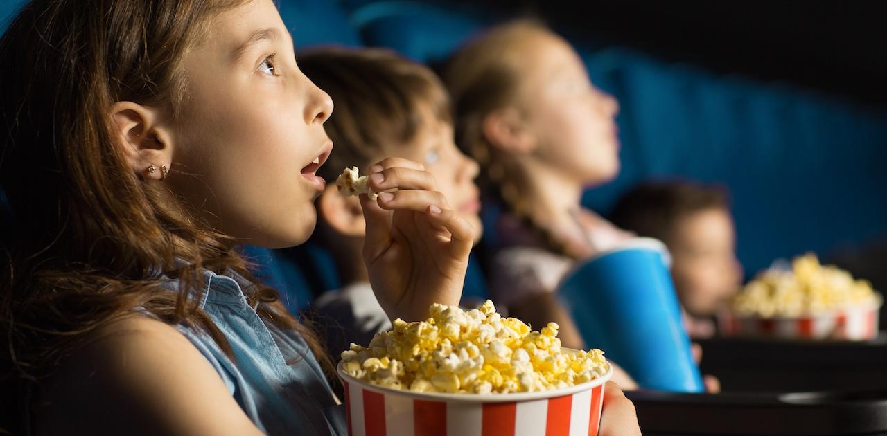 ギズモード・ジャパンのニュース記事「SNSのおかげで、Z世代の間で｢映画館ブーム｣が起きてるらしい」の画像
