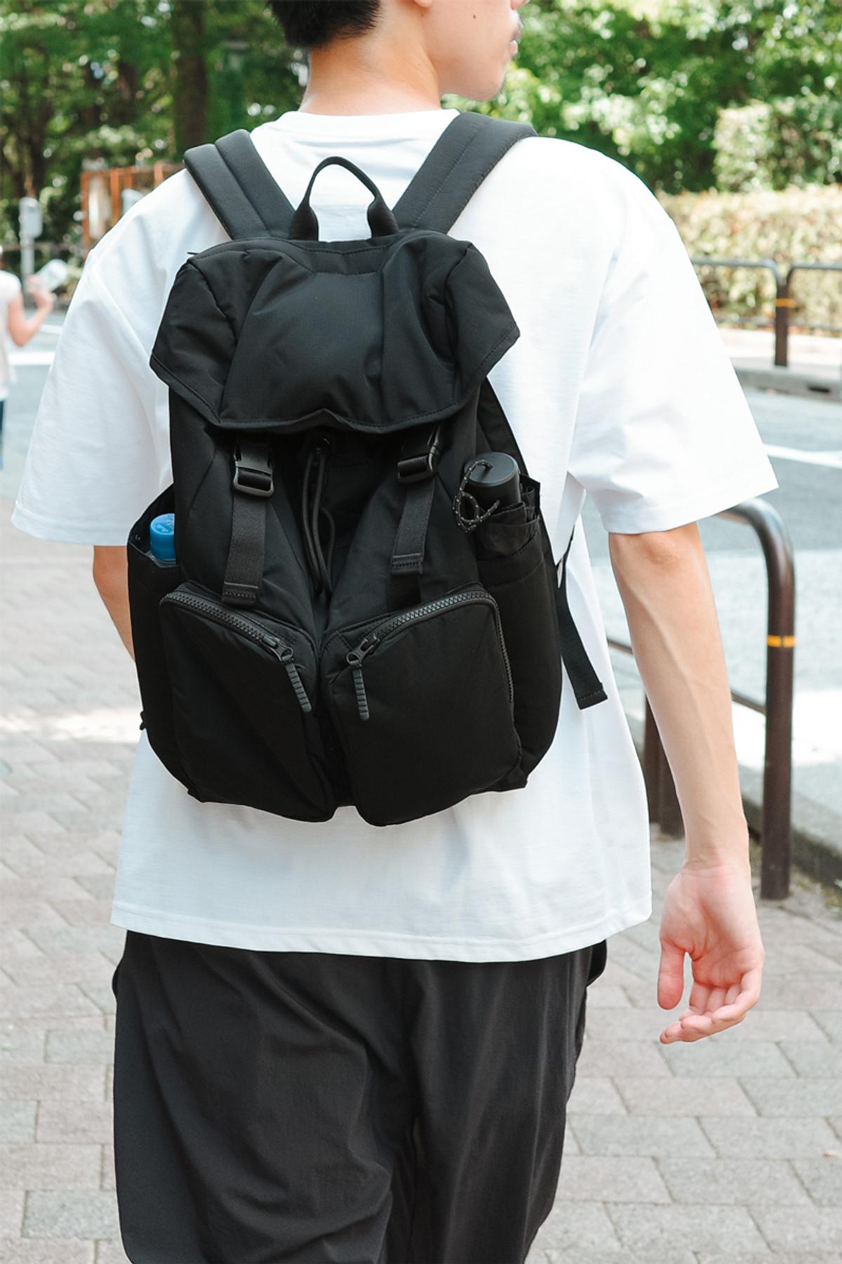 仕事に遊びにマルチに使える。ユニクロのバックパック史上、最高傑作 