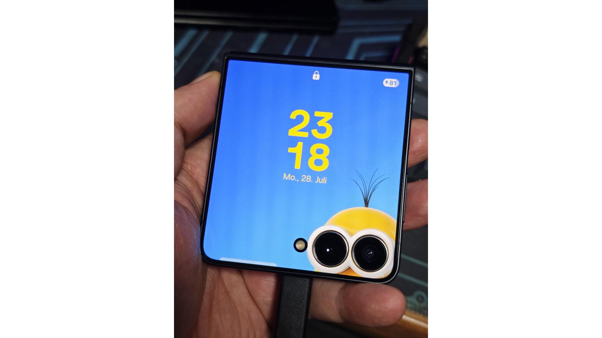 Galaxy Z Flip 7のカバーディスプレイ壁紙、センスいいね | ギズモード