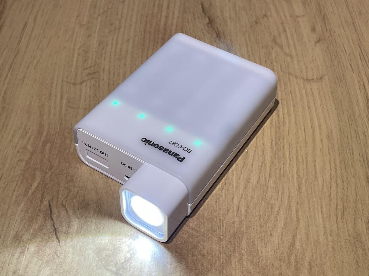 充電するだけじゃない。モバ電にもなるパナソニックの充電器