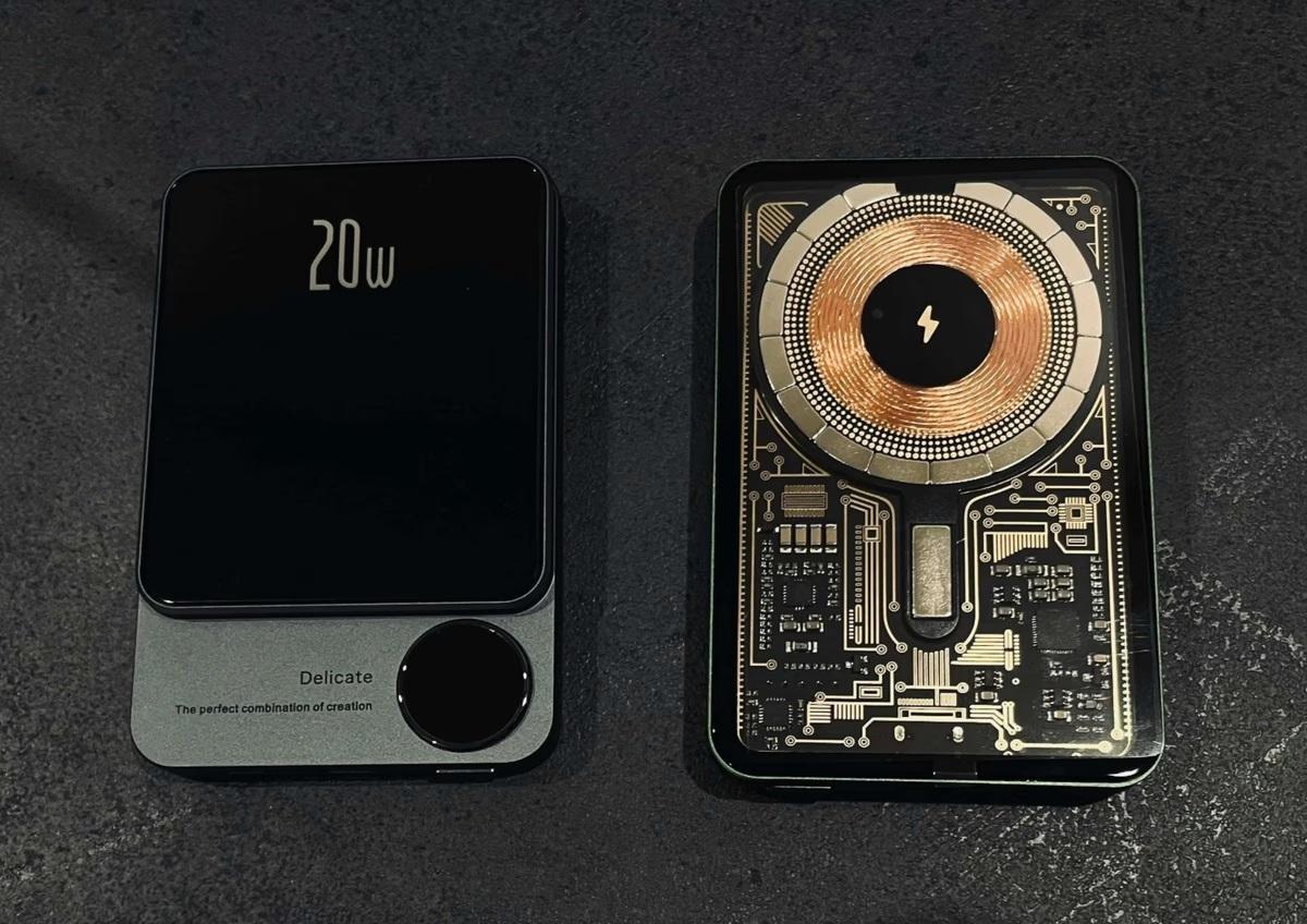 わずか9mmの最薄級モバイルバッテリー。充電中もスマホと一緒に片手で