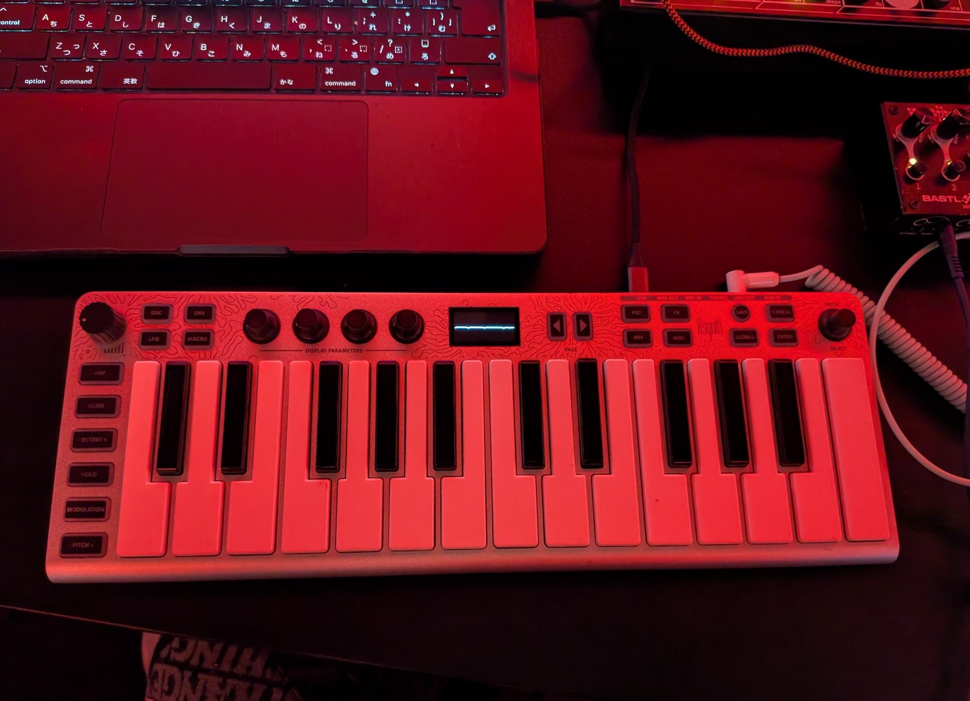 ESI Xsynthを使ってみた：わずか634gのウルトラライト・シンセで