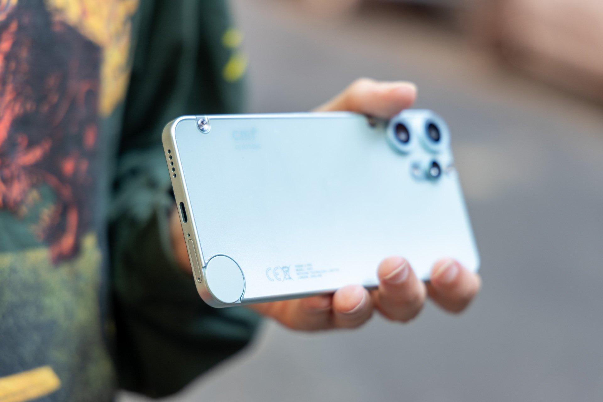 そこはかとなく漂う個性。CMF Phone 2 Proはただの安いスマホ