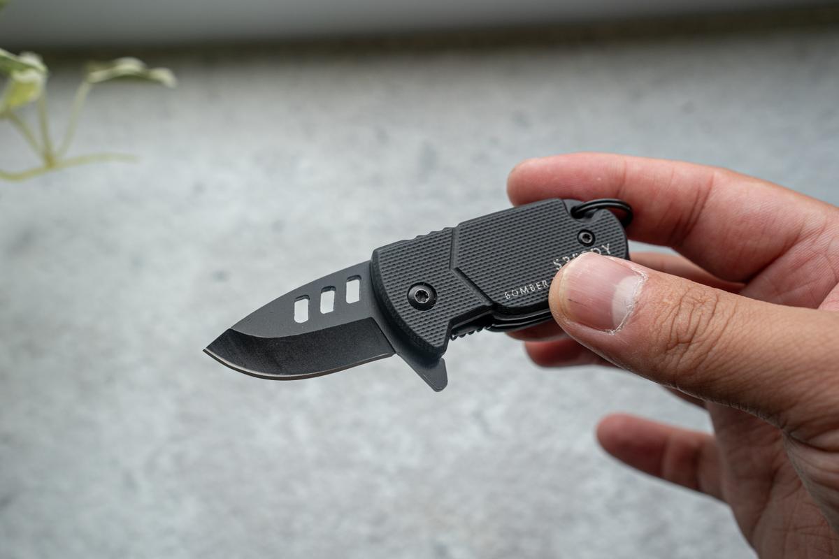440C鋼とG10が生み出す本物ミリタリー感が良き。アウトドアにも便利な