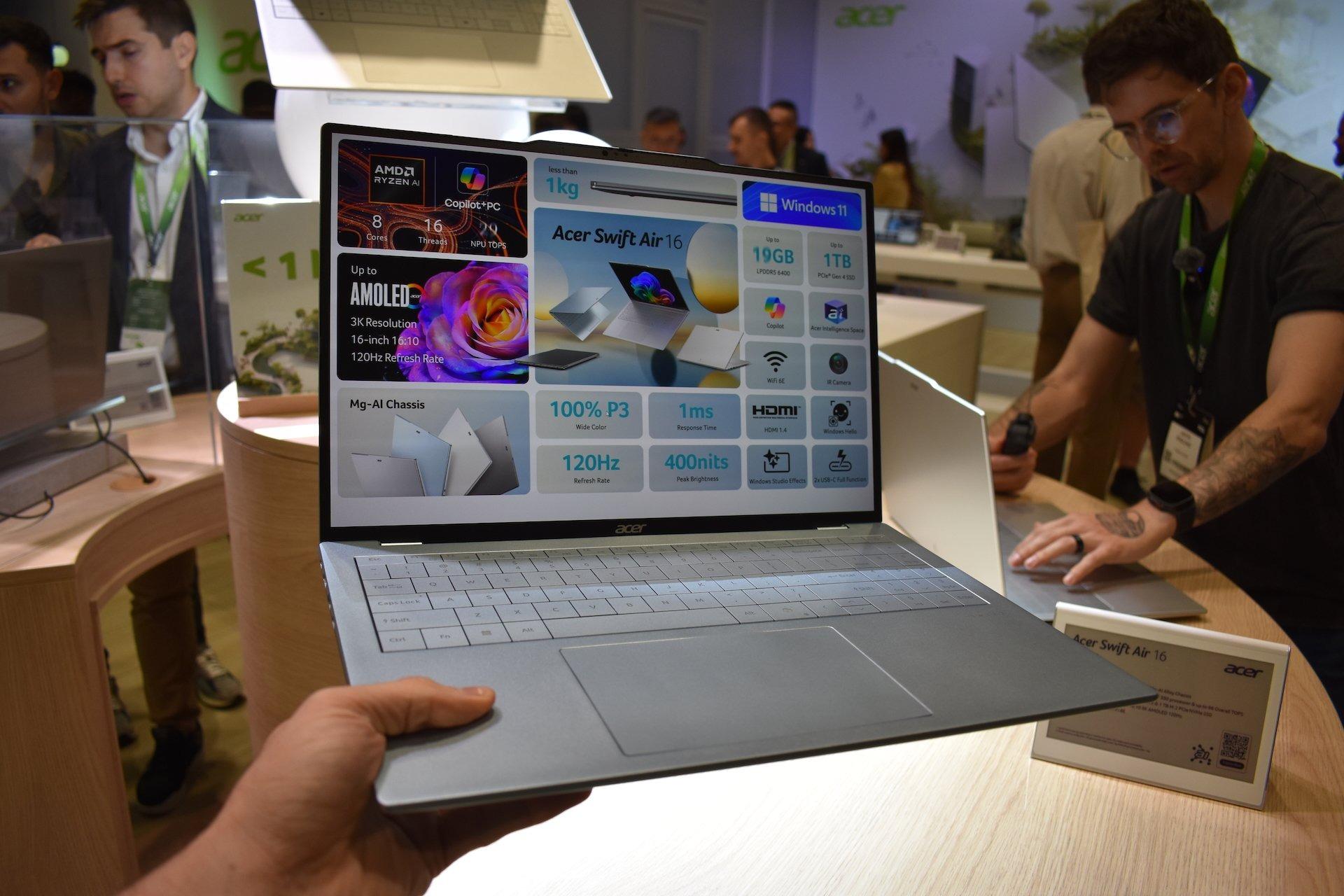 Acerが新型ゲーミングノートPC発表。ビジネス向けと超軽量、どっちに