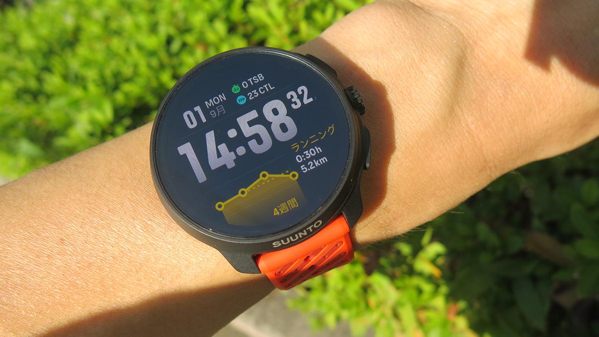ブランド史上最大かつ最高に明るい画面。前作よりも軽い「SUUNTO RACE2 