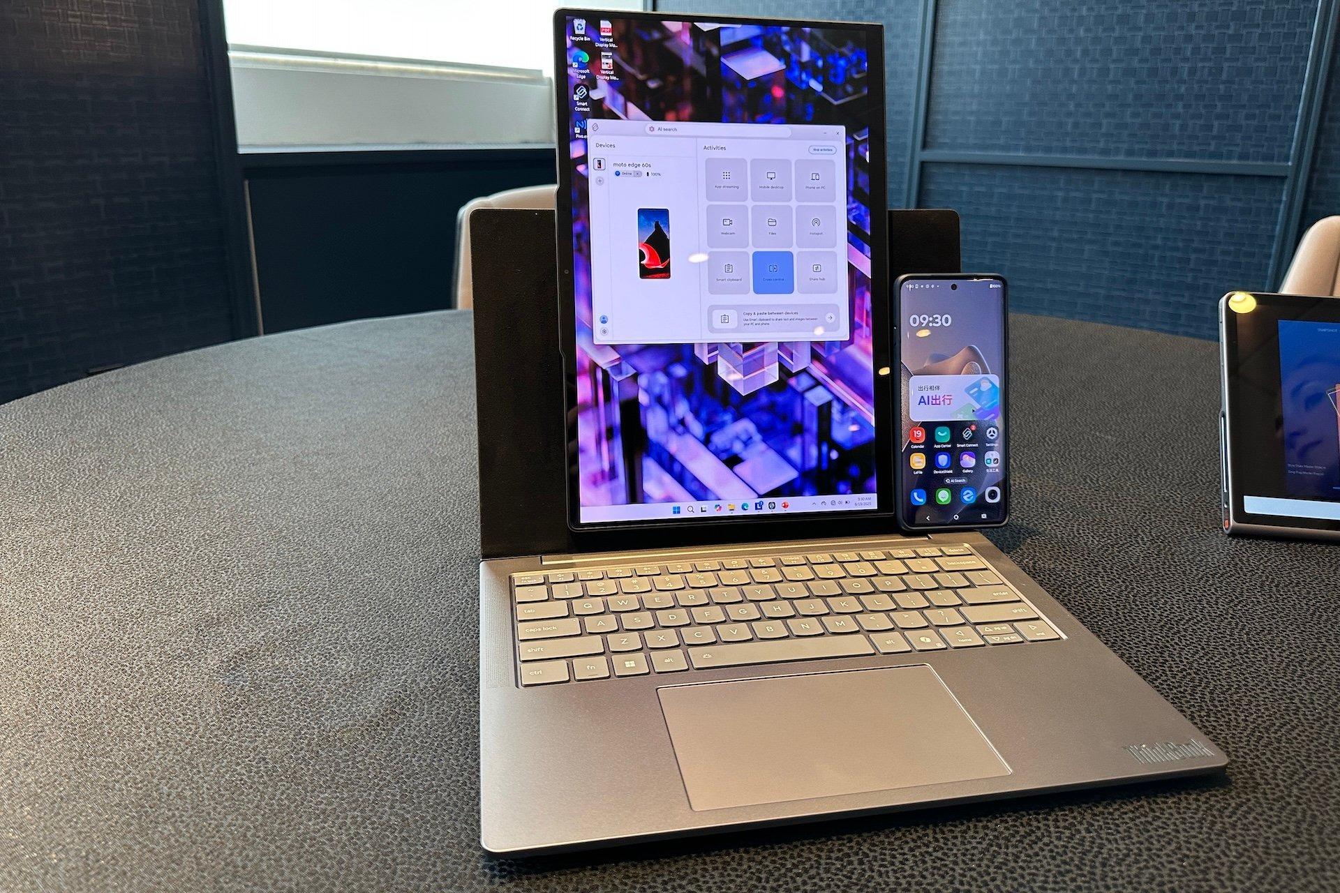 縦にも横にも！ Lenovoが開発中の画面が回転するノートPC | ギズモード