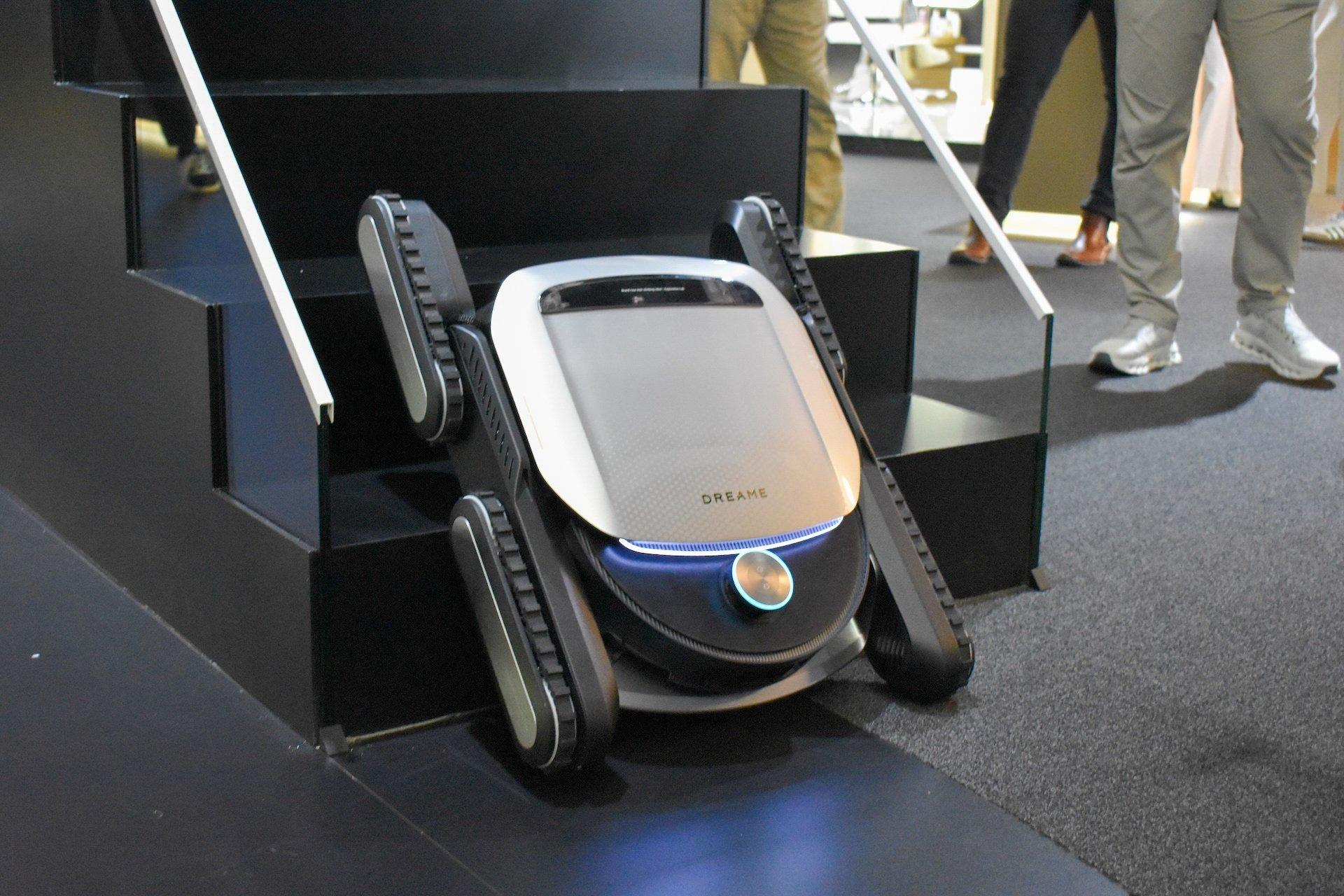 2025年、お掃除ロボットは階段を登り始めた
