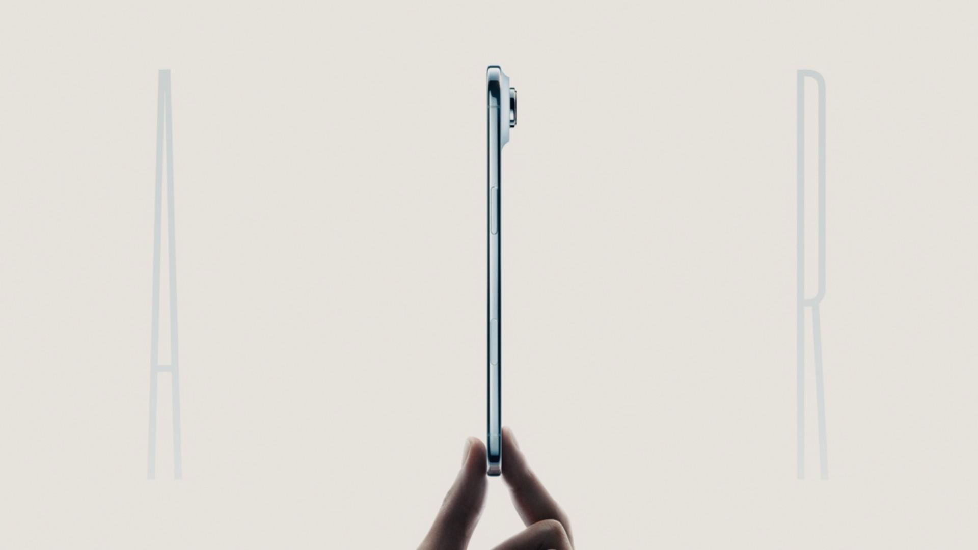 うっすいiPhone Airの本末転倒アクセサリ。Air“専用”MagSafeバッテリー