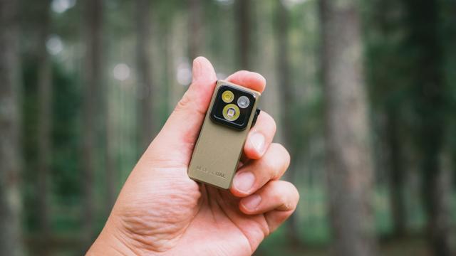 挟む、貼る、吊るす。小さなライトがもたらす大きな安心感