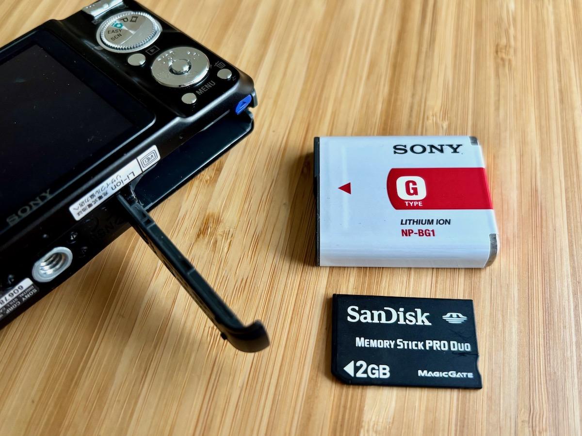 15年以上前のデジカメを使い始めたらQOLが上がりました | ギズモード